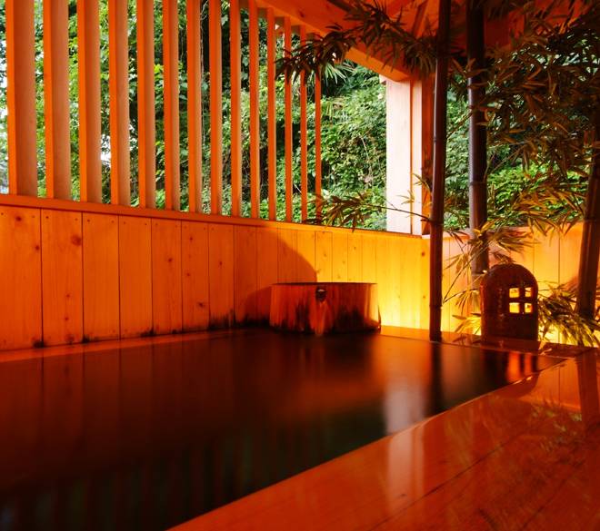 檜の貸切風呂「観月」 / 1