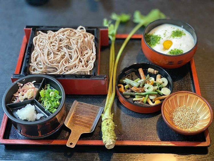 生わさびを1本丸ごと
本格蕎麦店でランチ / 1