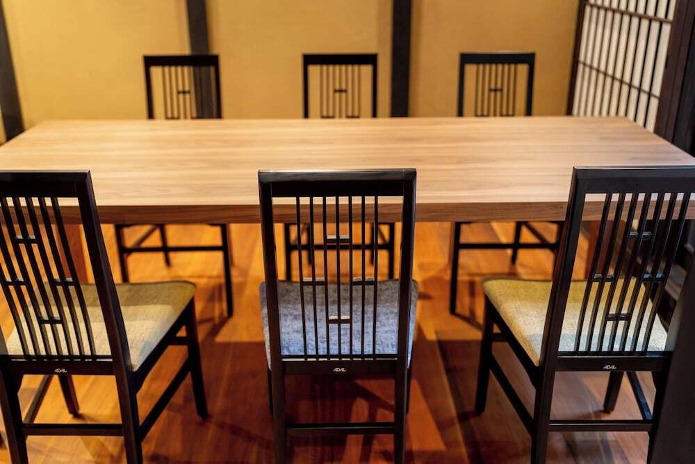 客室内のダイニングエリア