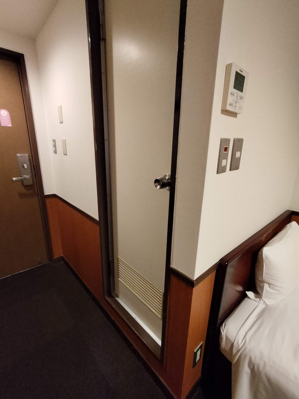 ユニットバスは当然安普請タイプ