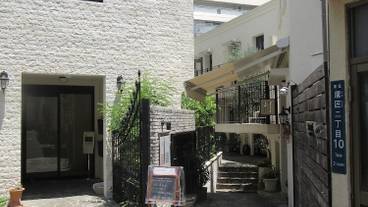 施設の入り口 / 9