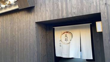 施設の入り口 / 28