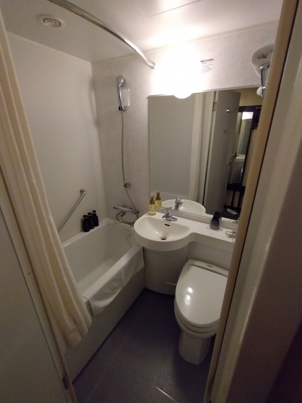 浴槽はなかなかの広さでした