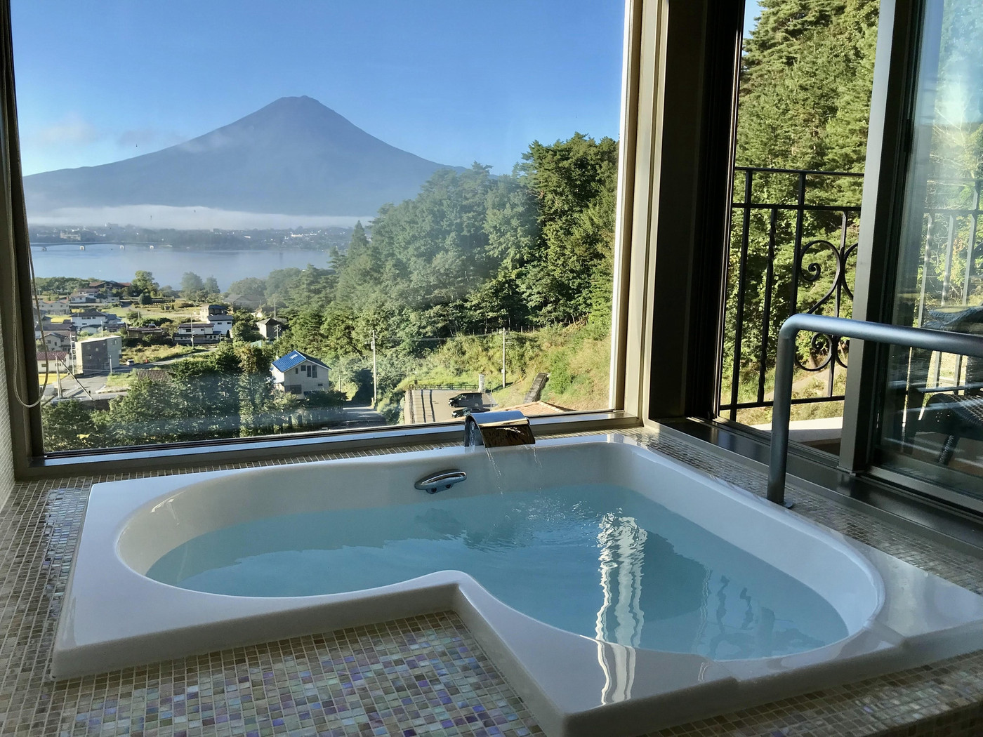 ビューバスから富士山を堪能！非日常の贅沢感に浸れるホテル3346690