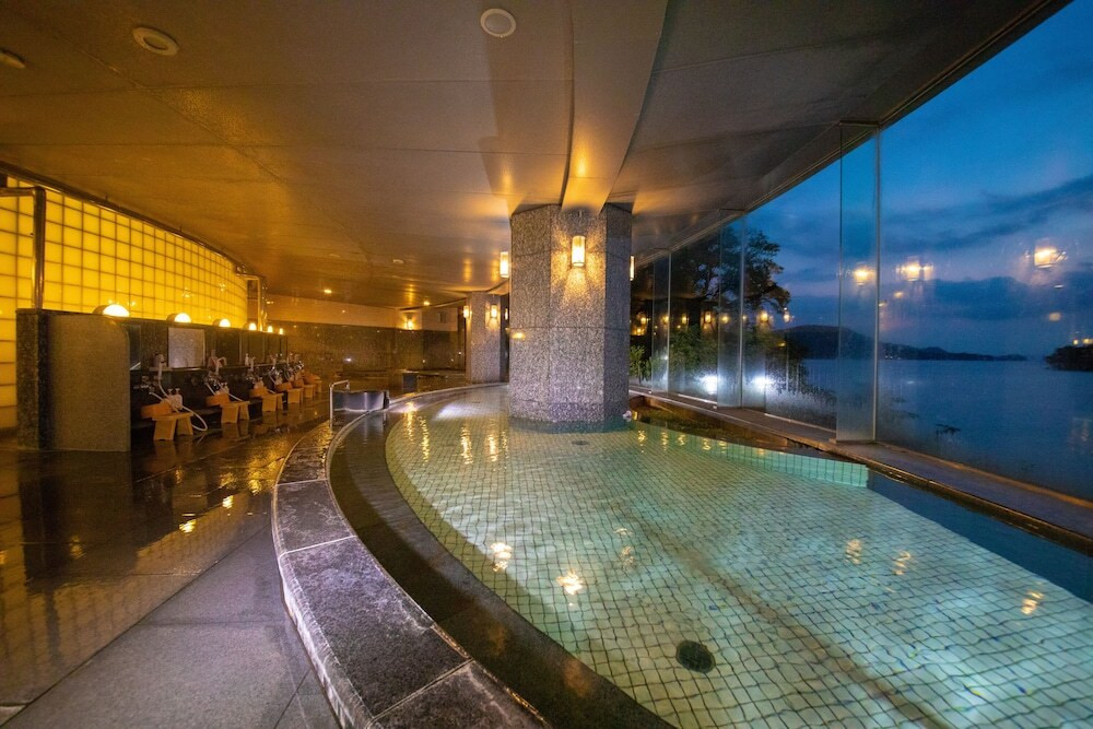 全室オーシャンビュー！海を眺めながら老舗ホテルでグルメステイ3933596