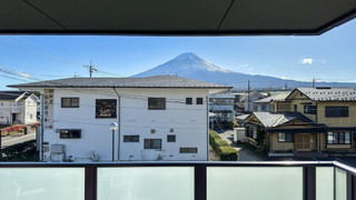 特別室 デラックス ダブルルーム クイーンベッド 1 台 富士山側 テラス付き, 2nd Floor (24.02平米)