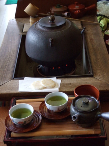 「玉翠園 本店」内観 1148986 アイスを食べたらお茶のサービスがあります