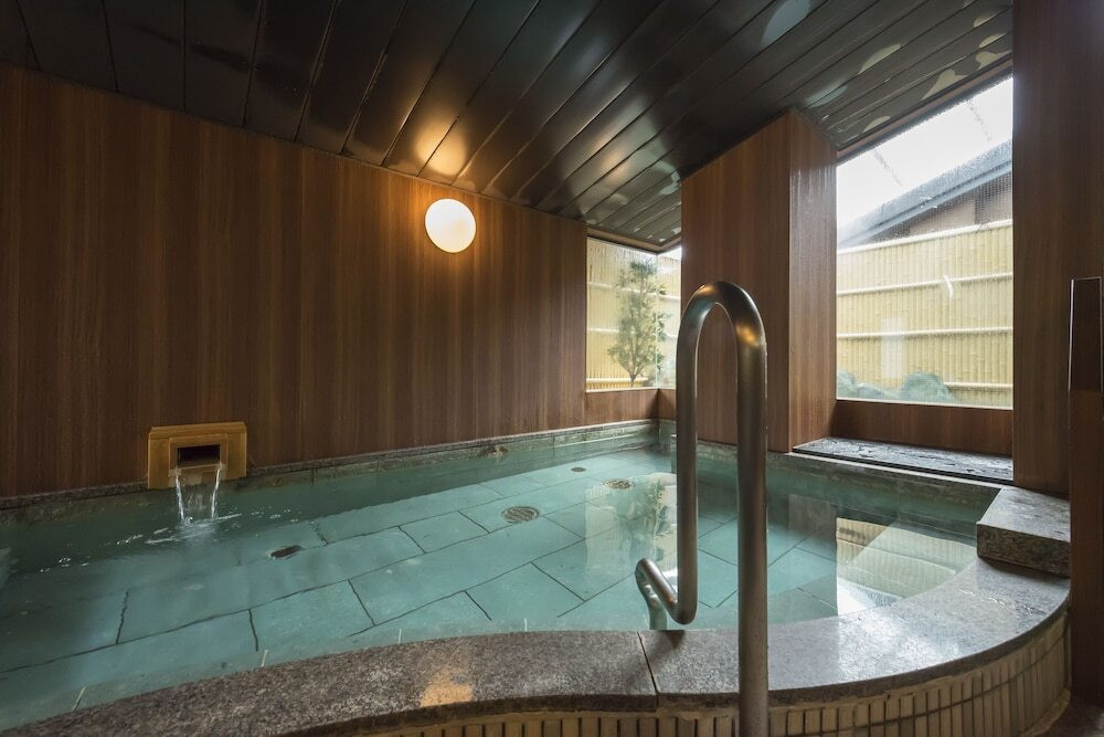 上質な老舗湯宿で温泉と「加能ガニ」の幸せに浸る3495687