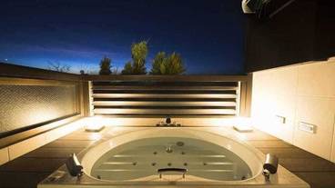 屋外スパ浴槽 / 1