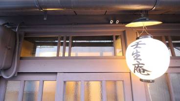 施設の入り口 / 16