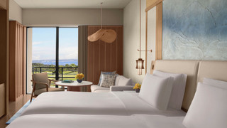 デラックス ルーム ダブルベッド 2 台 バルコニー (View)