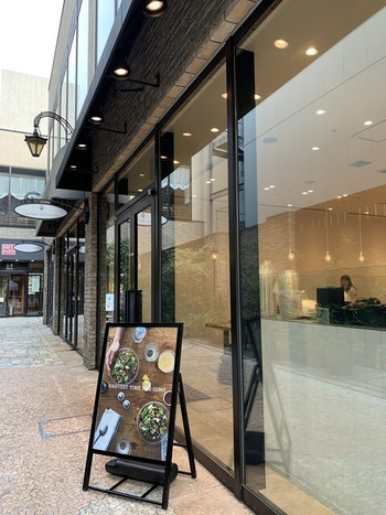 「クリスプ サラダワークス 青山店」 外観 112212109 