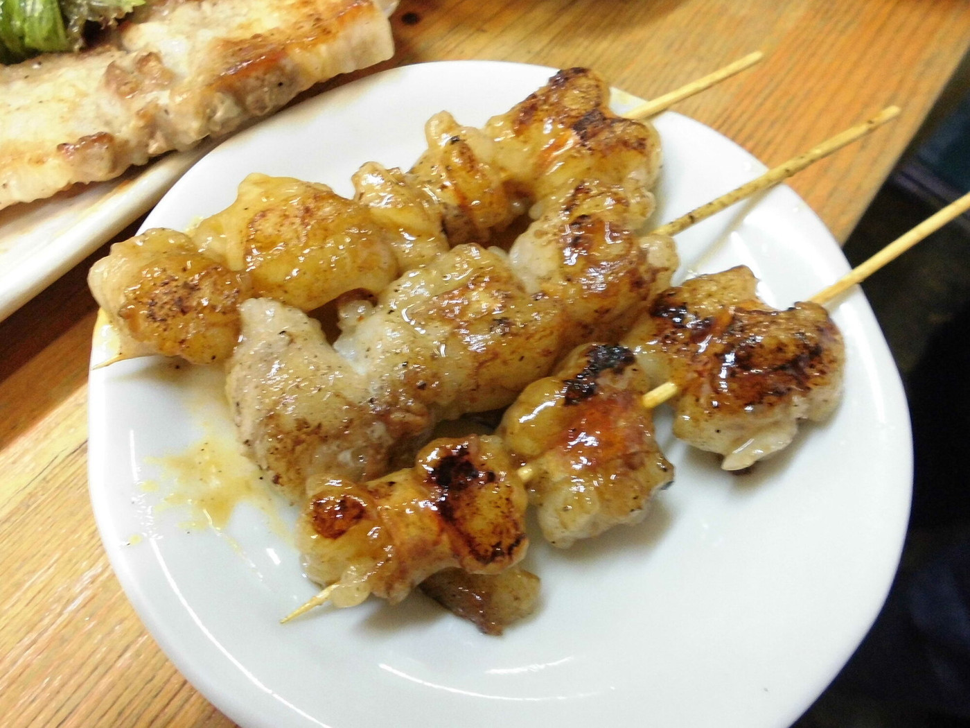 「立呑み きむらや」料理 890486 丸腸串焼き