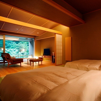 2.  日本庭園を眺めてのんびり。心和む老舗旅館「滝乃家」3398974