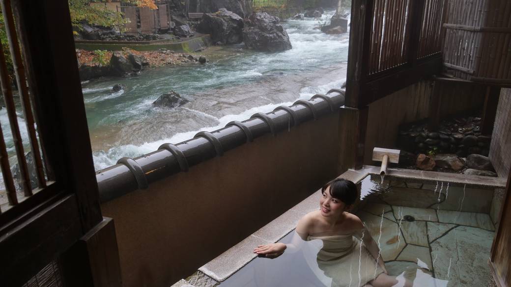 朝の貸切風呂は
格別の気持ちよさ / 1