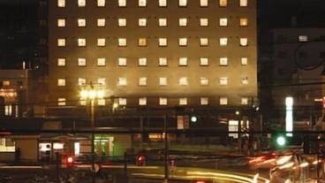 施設の正面 (日没後) / 2