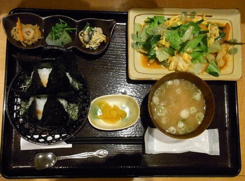 「おにぎりのさんかく山」料理 904093 たっぷり野菜炒め定食　700円