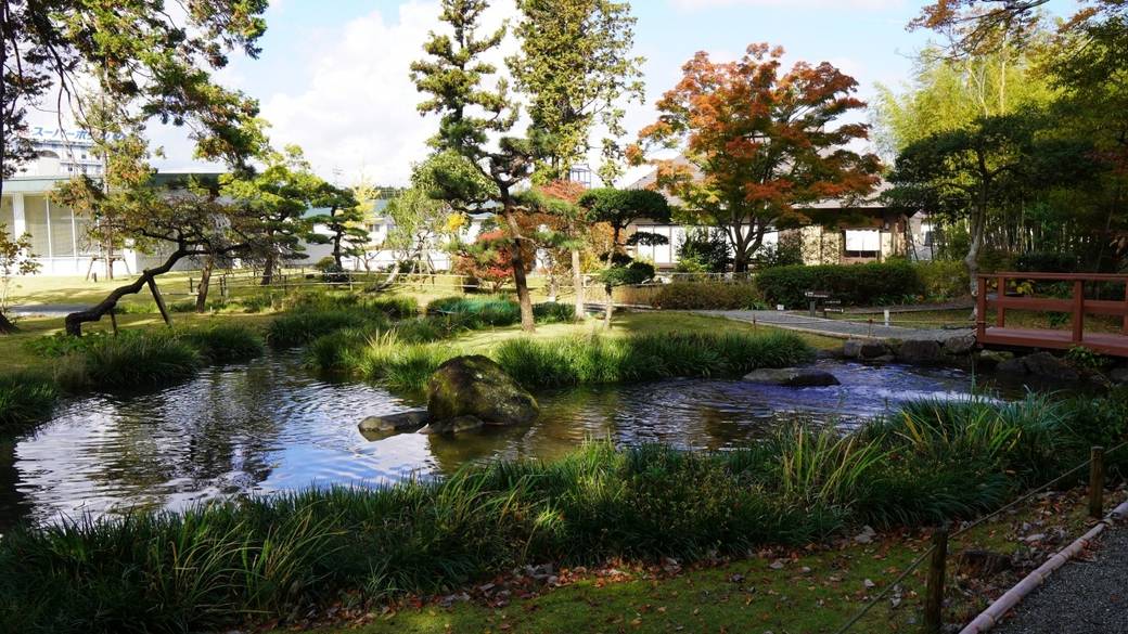 庭園散策に朝風呂も
自由な朝のひと時を / 1