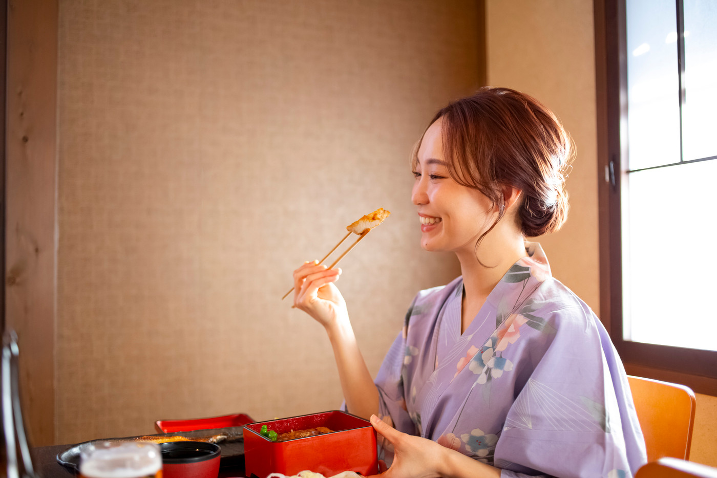 温泉旅行を楽しむ女性