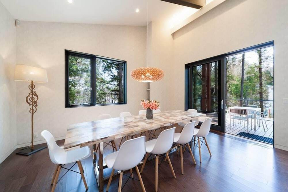 客室内のダイニングエリア