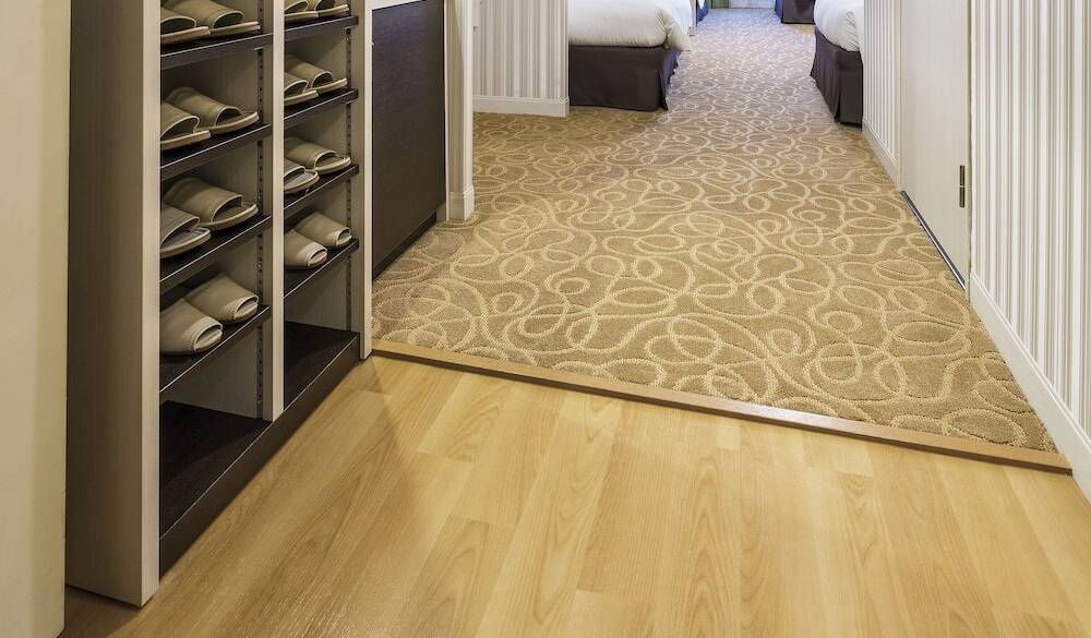 土足厳禁客室一例 / 5