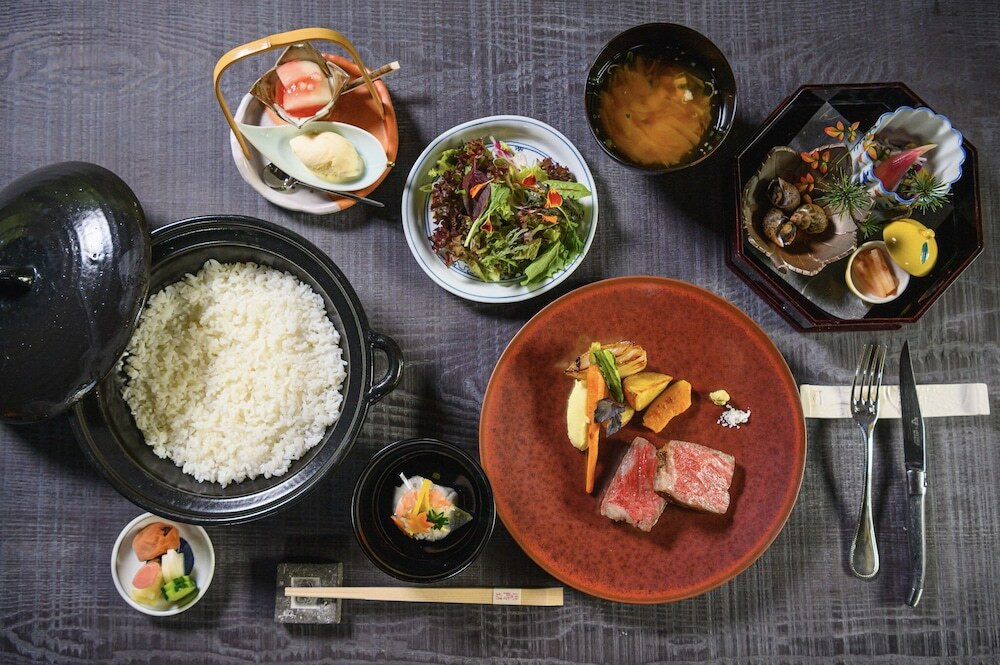 フレンチテイストの山家料理をいただく、全室離れの宿3488286