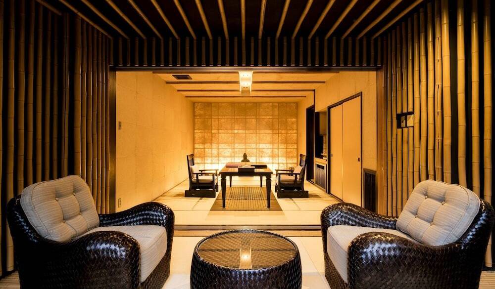 露天風呂付きの部屋で
優雅なひと時を味わう / 1