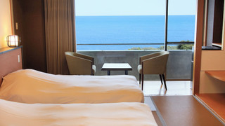 和室ベッドルーム（ツイン + 布団1組）　海側