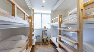 4 人部屋 (チェックインは22時30分まで) 禁煙