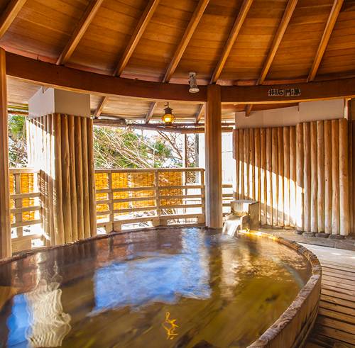 「水晶の湯」樽型露天風呂 / 1