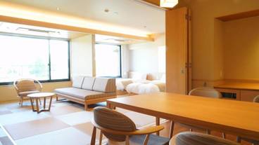 客室内のダイニングエリア / 24