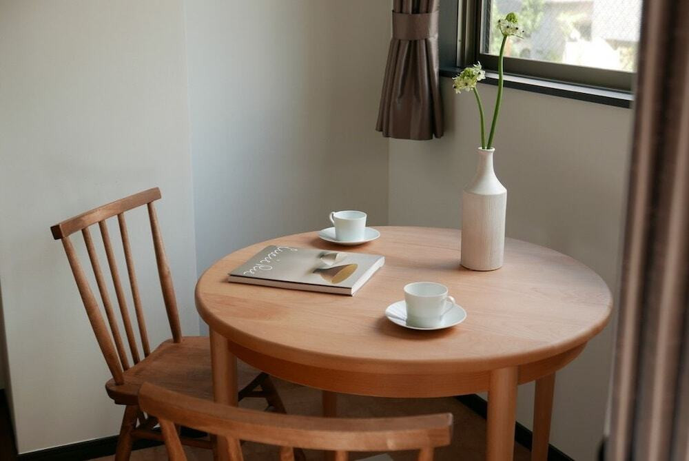 客室内のダイニングエリア