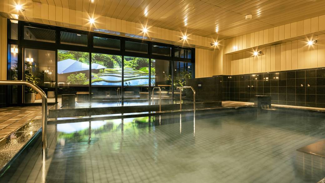 大浴場　内湯から見た半露天 / 2