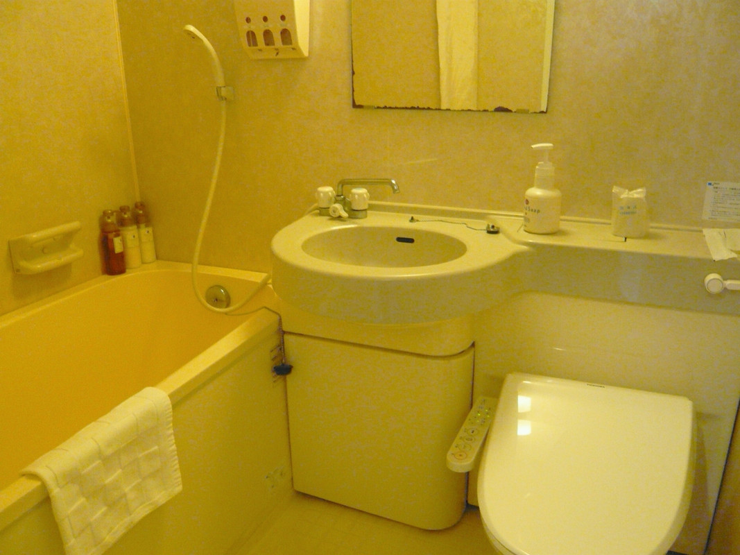 トイレ＆バスルームはユニットタイプです