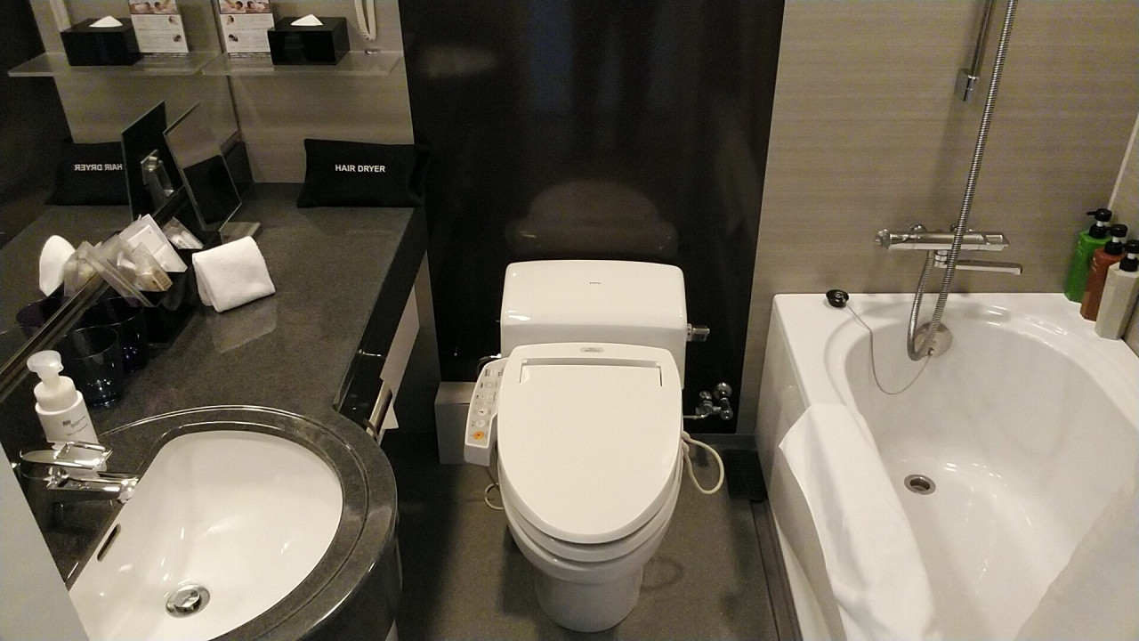お風呂も広めで快適です