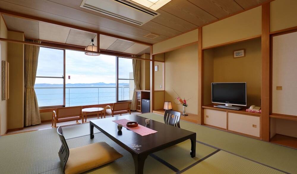 海を眺めながら
お部屋で娘とのんびり / 1
