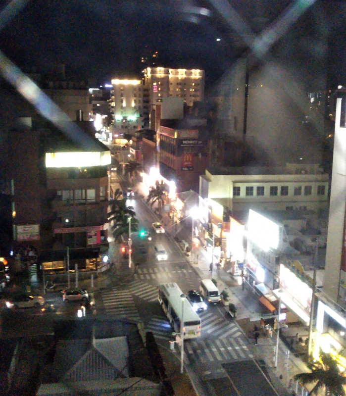 夜のむつみ橋交差点。