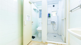 ベーシック ダブルルーム ダブルベッド 1 台 禁煙 共用バスルーム