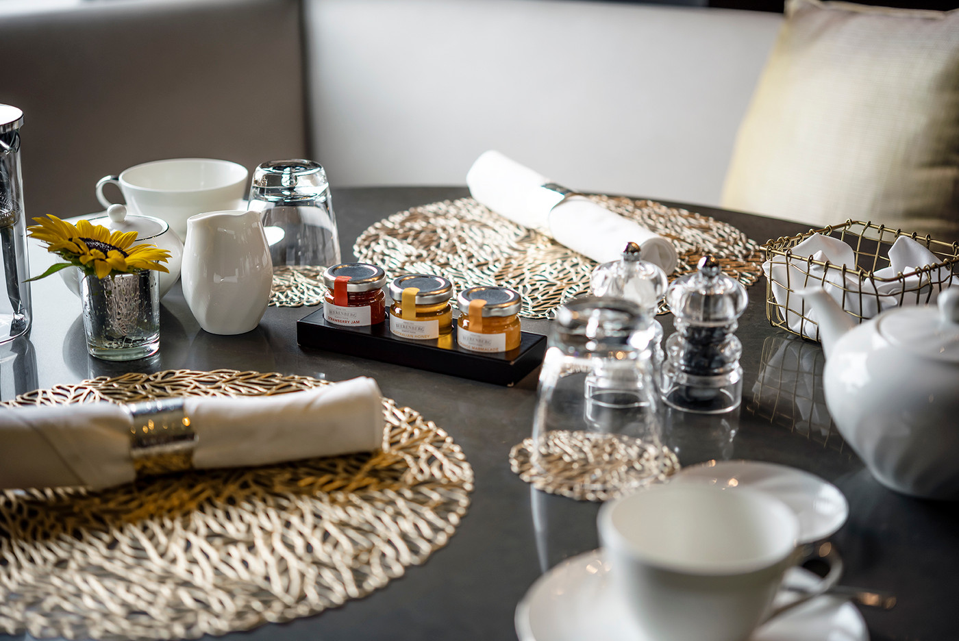 都内最大級の広さを誇るクラブラウンジ。富士山まで見渡せるかも!?4756586