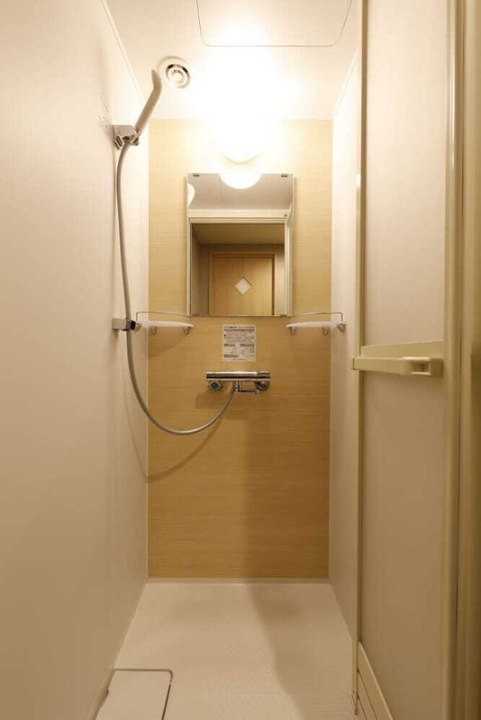 バスルームのシャワー