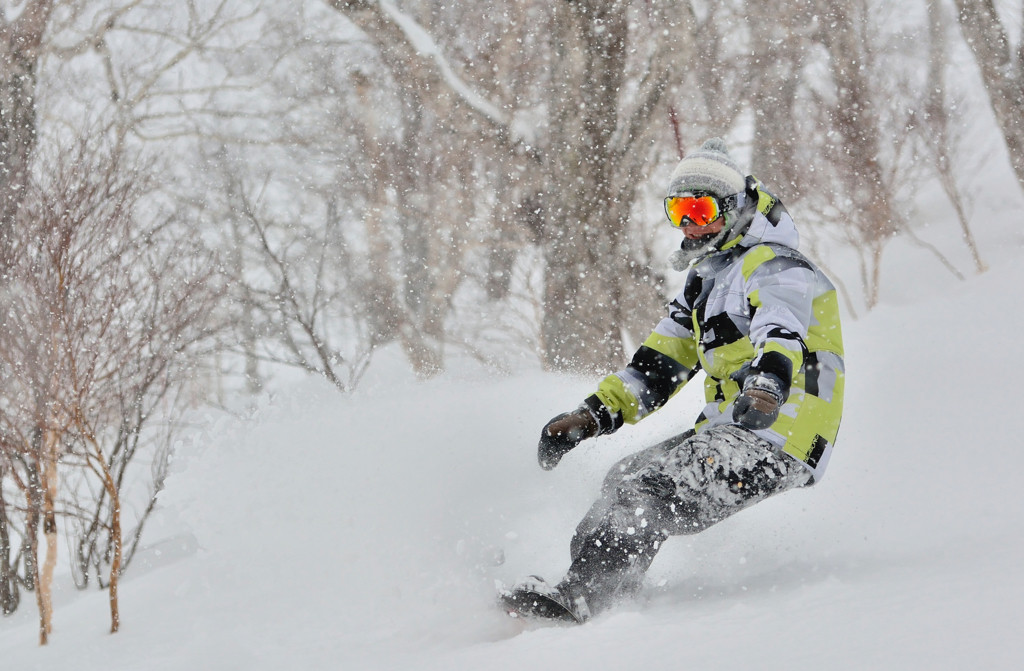 冬のニセコは外国みたい！世界中からスキーヤーが集まる820087