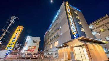 施設の正面 (日没後) / 2