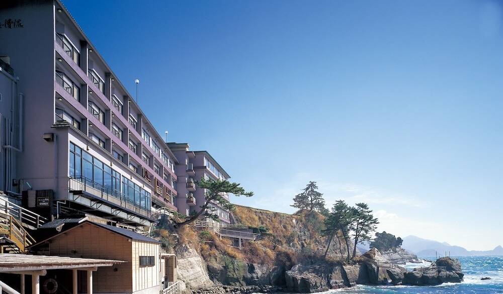 岸壁に佇む宿へ
絶景がお出迎え / 2