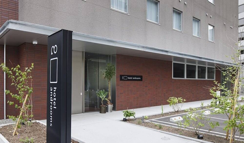 ホテル入口 昼 / 2