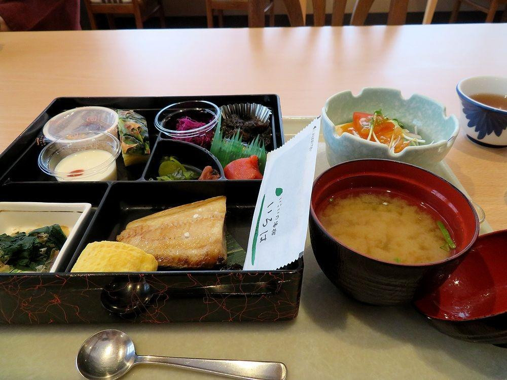 朝食／個人盛り一例