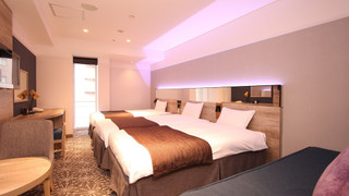 スーペリア トリプルルーム (洗い場つきバスルーム、トイレ仕切り)