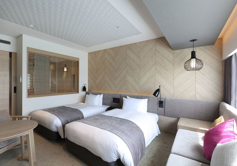 煌びやかな天神の夜景を眺めるレストランで誕生日ディナー3952769