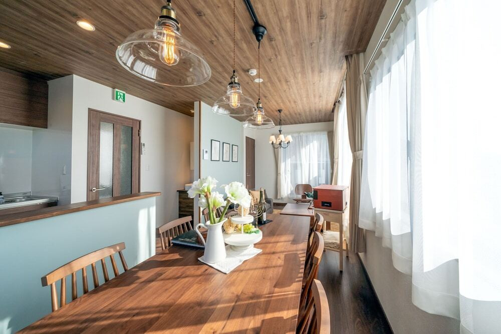 客室内のダイニングエリア