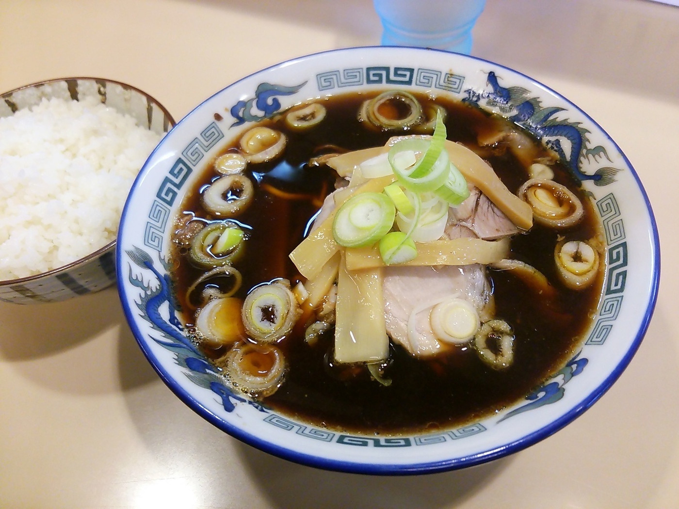 「お食事処　喜八」料理 871683 富山ブラックラーメン(並)とライス