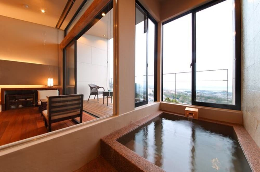 半露天風呂付客室　浴室①